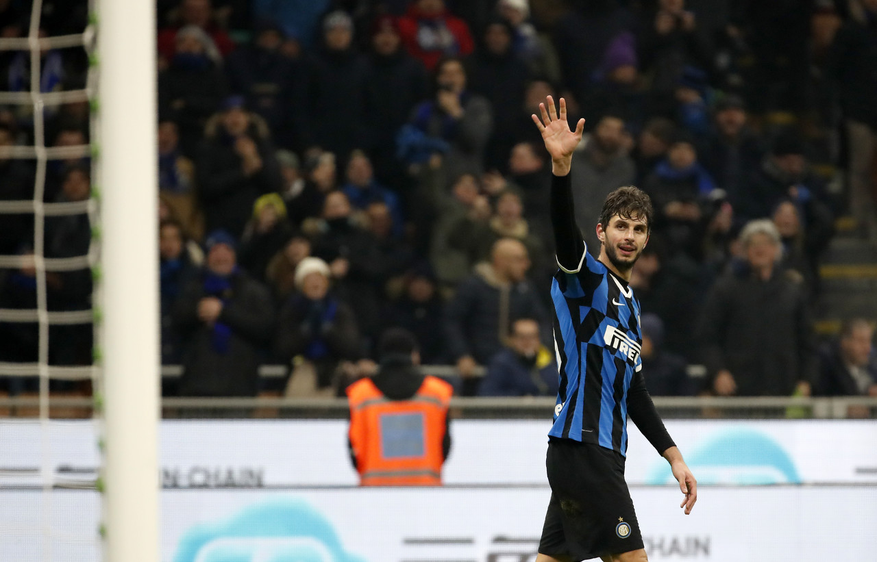 曼联对阵埃弗顿豪取42胜，太妃糖本赛季平均首发年龄最大（曼联对埃弗顿已取42场胜利，太妃糖本季首发平均年龄居首）