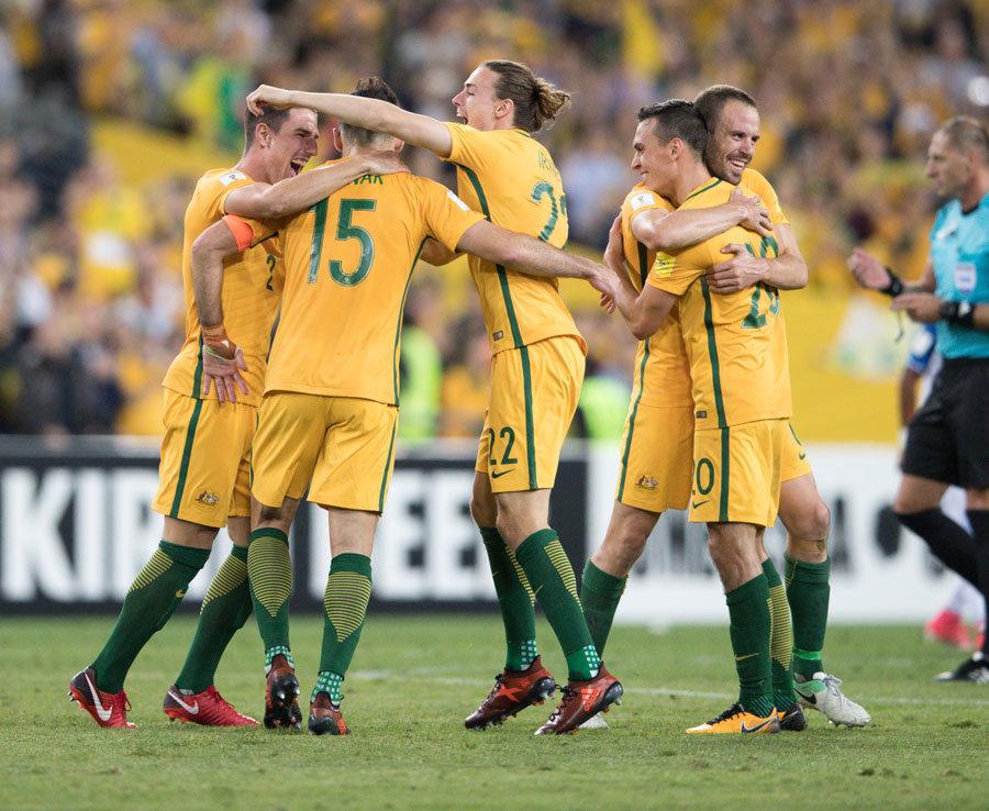 “黄袍”加身，里约热内卢基督像穿上黄潜球衣（里约基督像披上黄潜战袍）