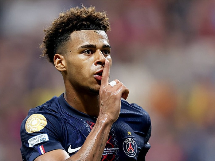 阮奇龙庆祝冲超：美好的一个赛季，一起期待2026新的挑战（阮奇龙庆贺升超：美妙赛季收官，携手期待2026年新挑战）