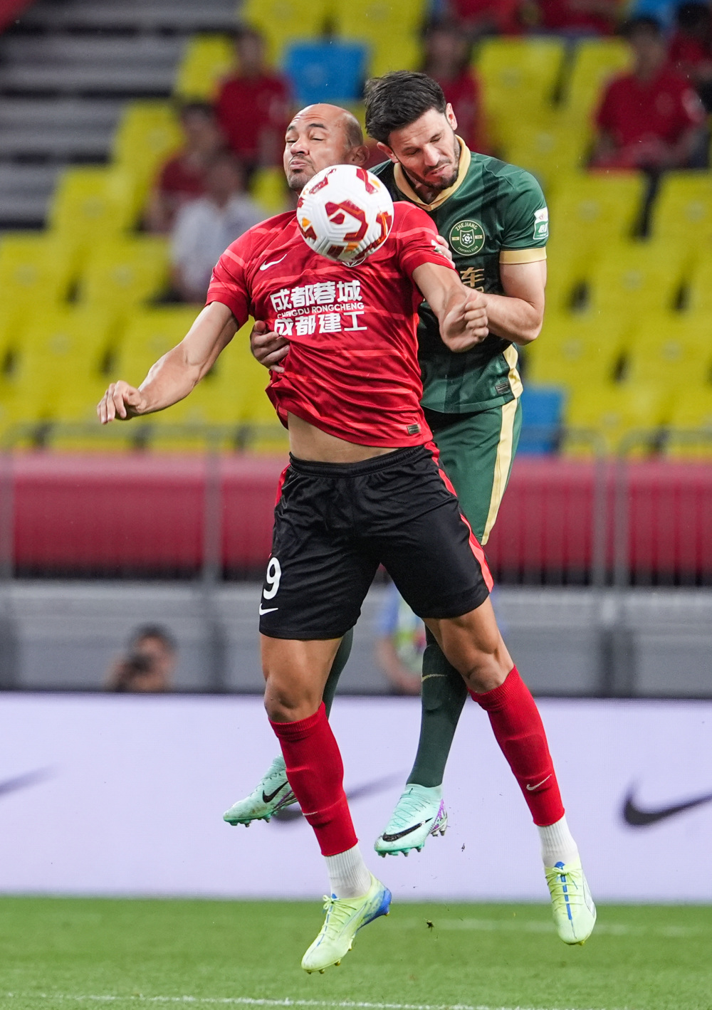 布达佩斯Major：跌入0-1！小蜜蜂7-13不敌FaZe（布达佩斯Major首秀失利：小蜜蜂7-13不敌FaZe，战绩0-1）