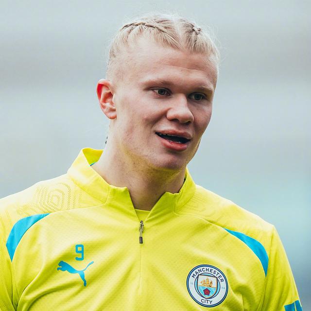 暗示续约还是离队？刘洋晒与瓦科互换球衣照片（续约还是离队？刘洋晒与瓦科交换球衣照引猜测）