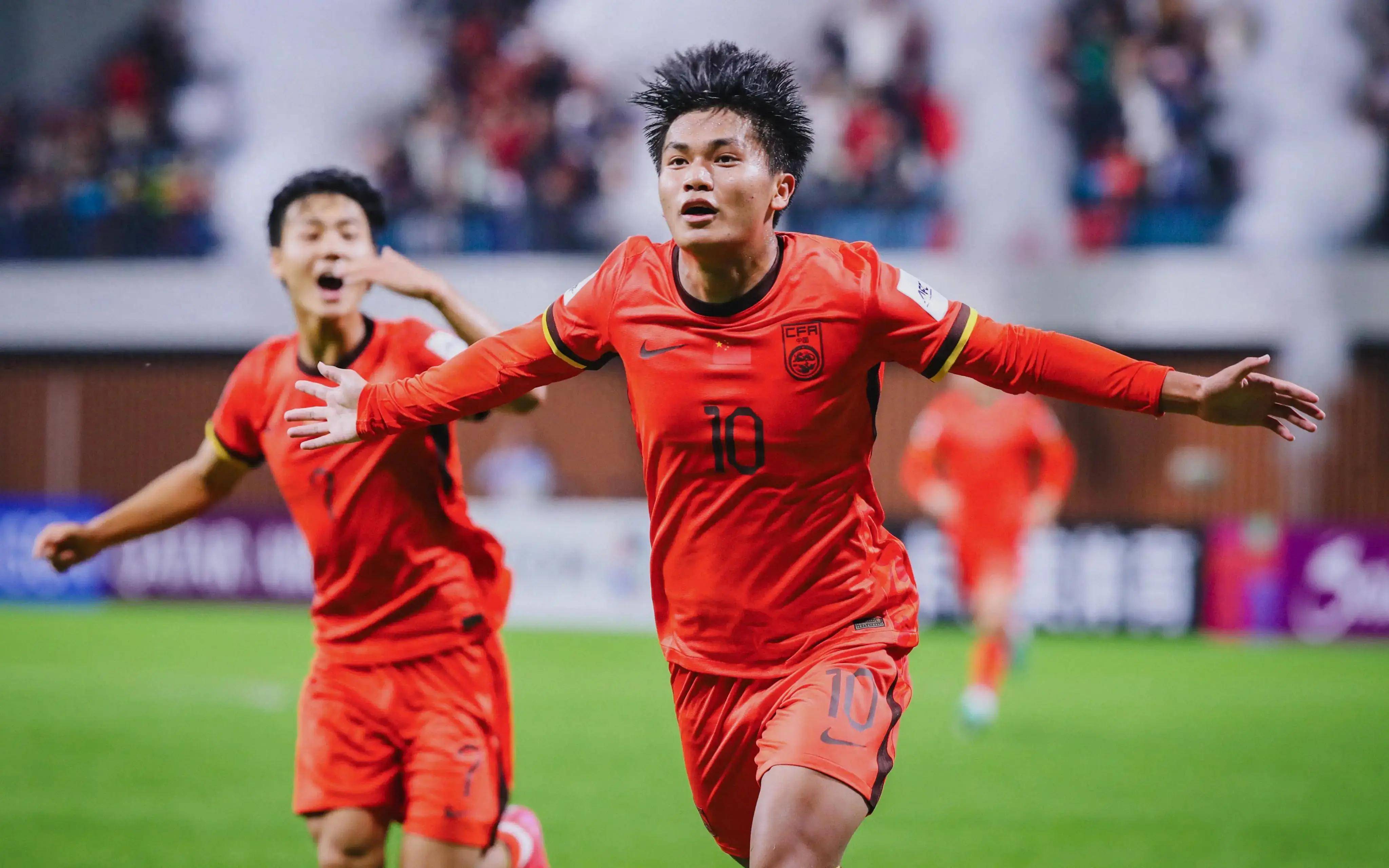 巴甲半场：克里斯蒂安头球破僵，克鲁塞罗暂1-0博塔弗戈（巴甲半场战报：克里斯蒂安头球先拔头筹，克鲁塞罗暂1-0领先博塔弗戈）