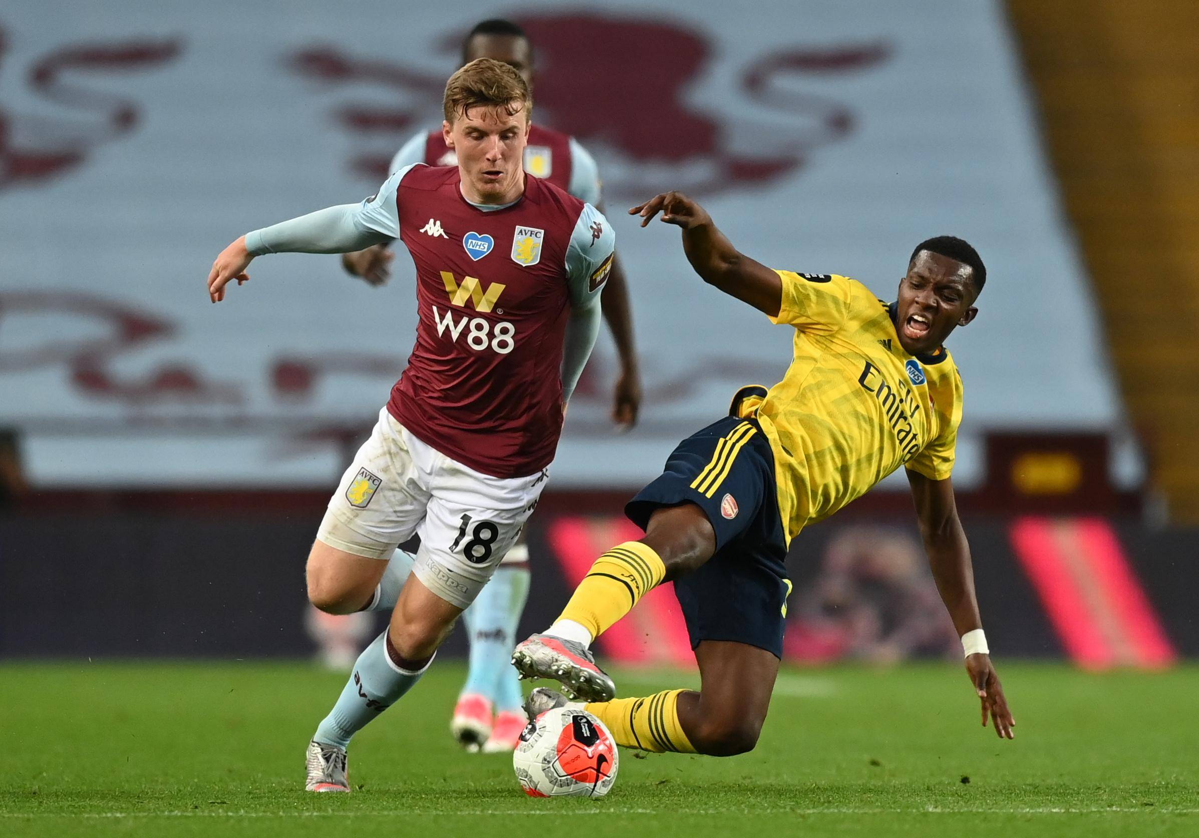 客战梅州建功，英博18岁小将杨铭锐斩获职业生涯首球（客场对阵梅州破门，英博18岁新星杨铭锐喜迎职业处子球）