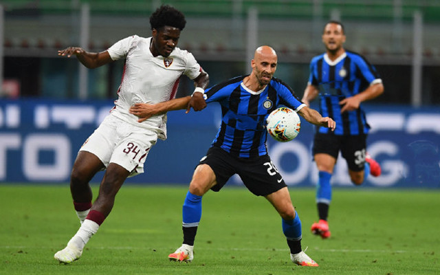 受伤的彭啸进入战上海U20的替补席，此前球员遭遇韧带损伤（曾遭韧带损伤，彭啸进入对阵上海U20之战替补席）