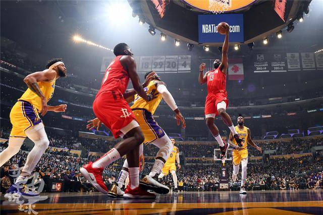 波神&杰伦·约翰逊半场联手31分，得分超全队一半（半场波神与杰伦·约翰逊合砍31分，占球队得分过半）