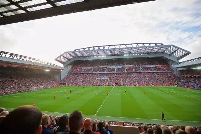 安东尼：曼联愿意在我身上花一个亿，就说明我具备相应的价值（安东尼：曼联砸下1亿引进我，足以证明我的身价）