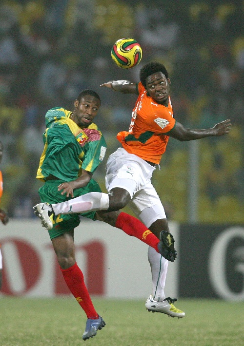 利物浦乱了！外媒：斯洛特将下课，萨拉赫会去沙特，范戴克施压（利物浦风波四起：外媒称斯洛特帅位不稳，萨拉赫或赴沙特，范戴克施压）