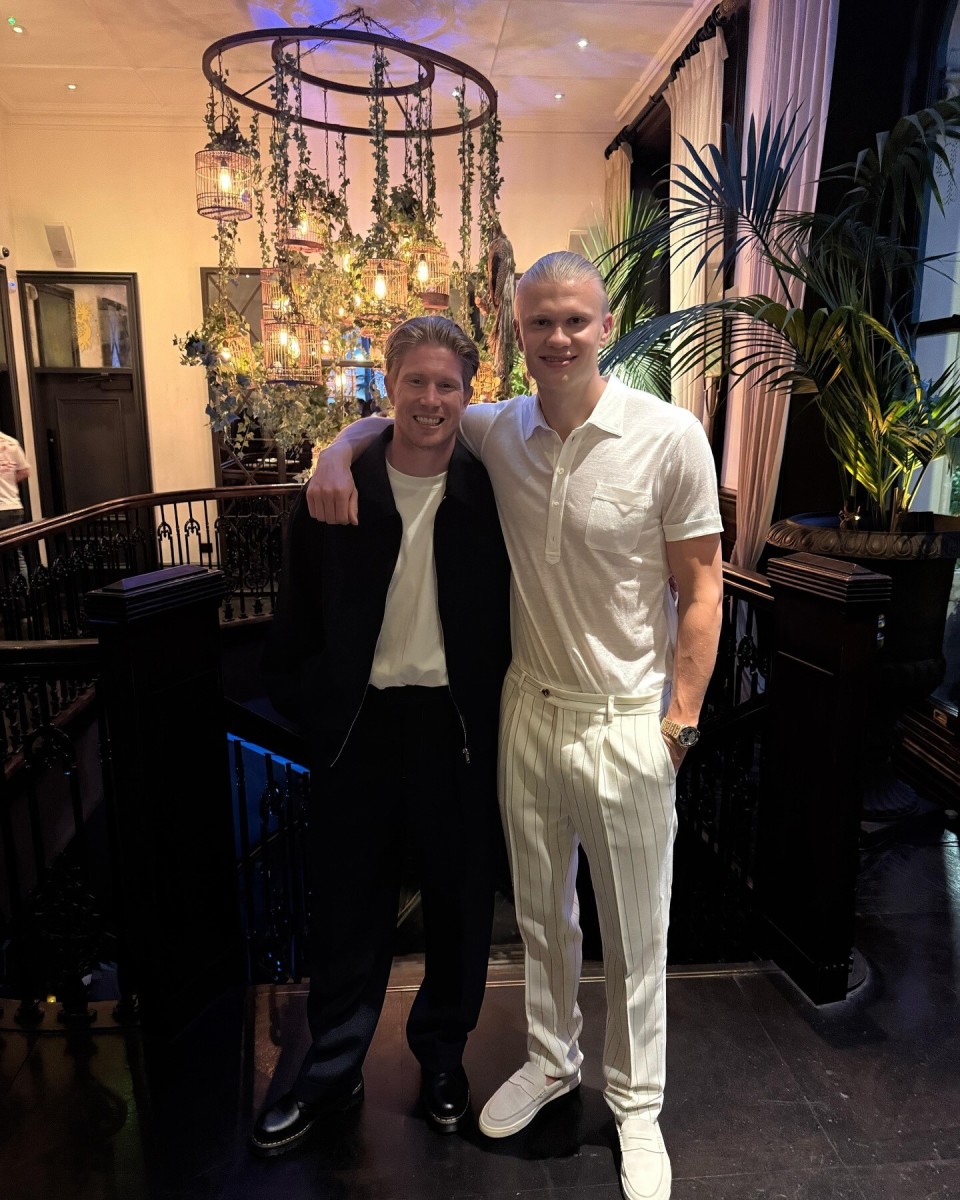 “为保障运动员的身体健康和长远发展，我们决定让郑钦文退出本届全运会”（出于健康与长远发展考虑，郑钦文将退出本届全运会）