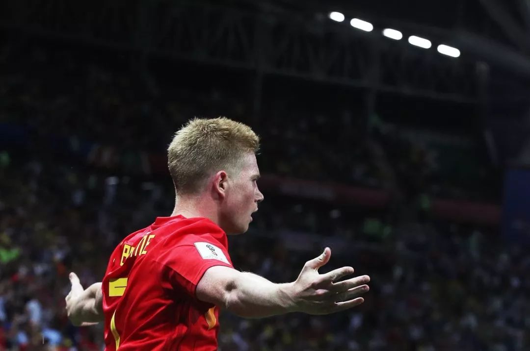 芒特传射建功当选最佳，曼联4比1大胜狼队（曼联4-1大胜狼队，芒特传射当选全场最佳）