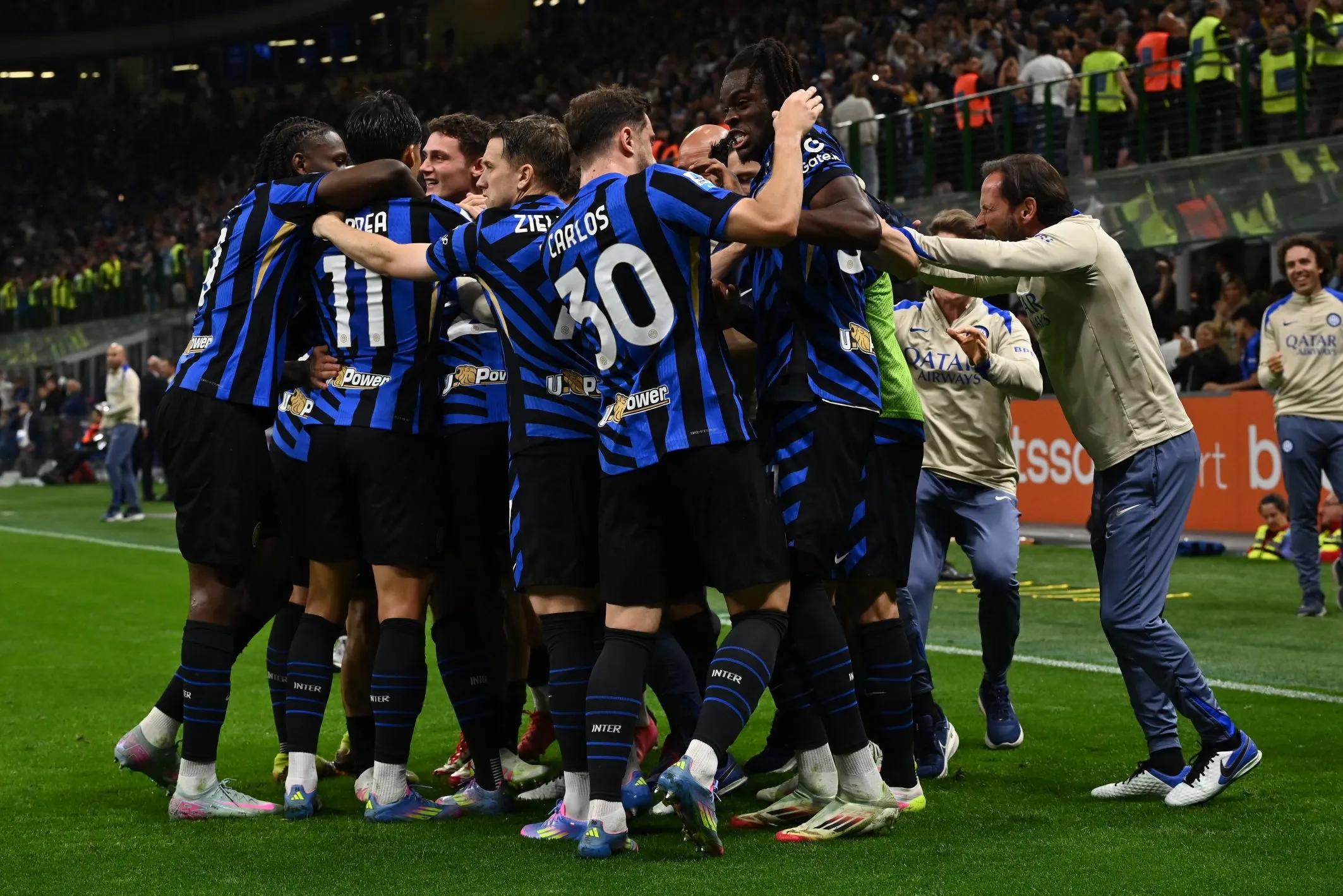 经纪人：那不勒斯今夏也有意博尼，但奥西利奥起了决定性作用（经纪人：那不勒斯夏窗亦有意博尼，奥西利奥扮演关键角色）